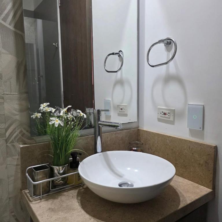 Cartagena Centro de Convenciones Hotel de las Americas con salida a playa 2BR Wifi - Two-Bedroom Apartment with Garden View - 43