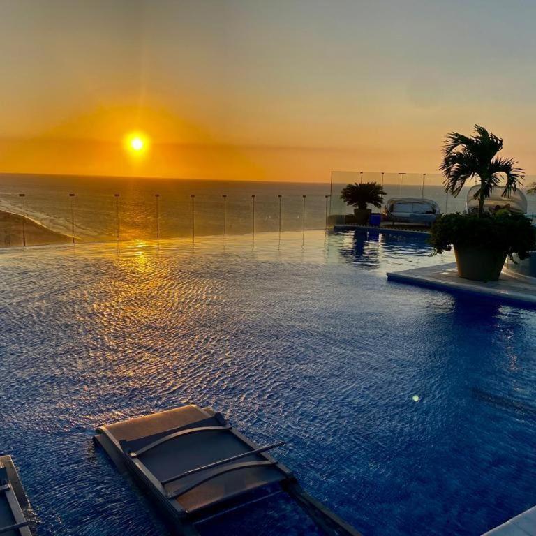 Cartagena Centro de Convenciones Hotel de las Americas con salida a playa 2BR Wifi - Two-Bedroom Apartment with Garden View - 54