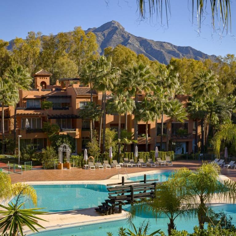 Luxury 4BR Apartment with Resort Pools - Apartment - 3