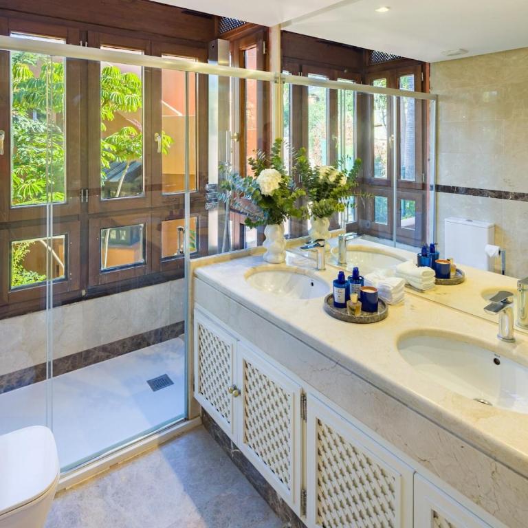 Luxury 4BR Apartment with Resort Pools - Apartment - 4
