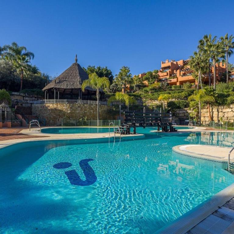 Luxury 4BR Apartment with Resort Pools - Apartment - 7