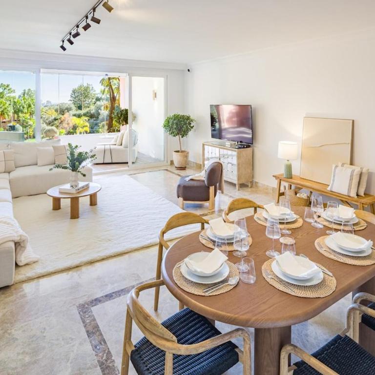 Luxury 4BR Apartment with Resort Pools - Apartment - 8