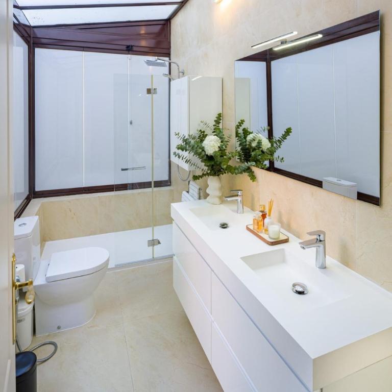 Luxury 4BR Apartment with Resort Pools - Apartment - 16