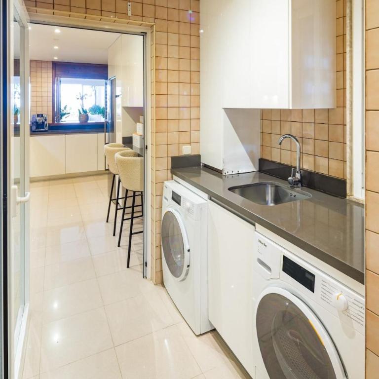 Luxury 4BR Apartment with Resort Pools - Apartment - 18