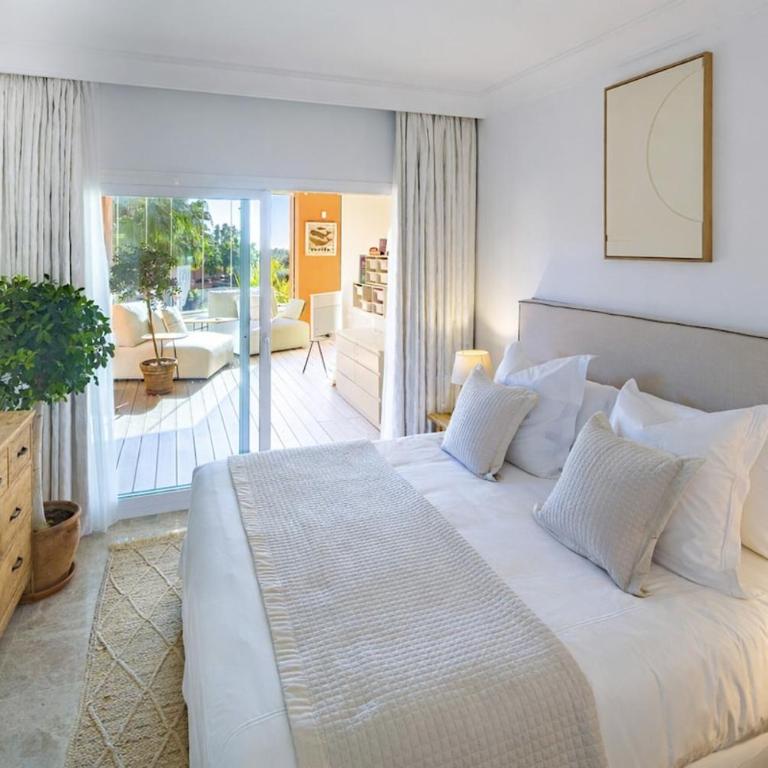 Luxury 4BR Apartment with Resort Pools - Apartment - 2