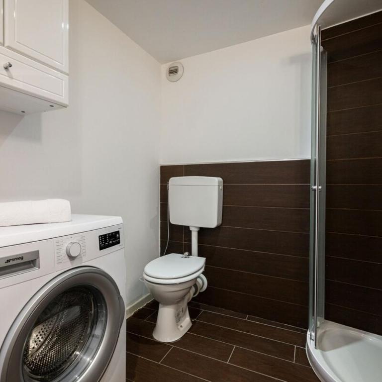 VILLA CARLA appartement central zone piétonne clim - Appartement - 13