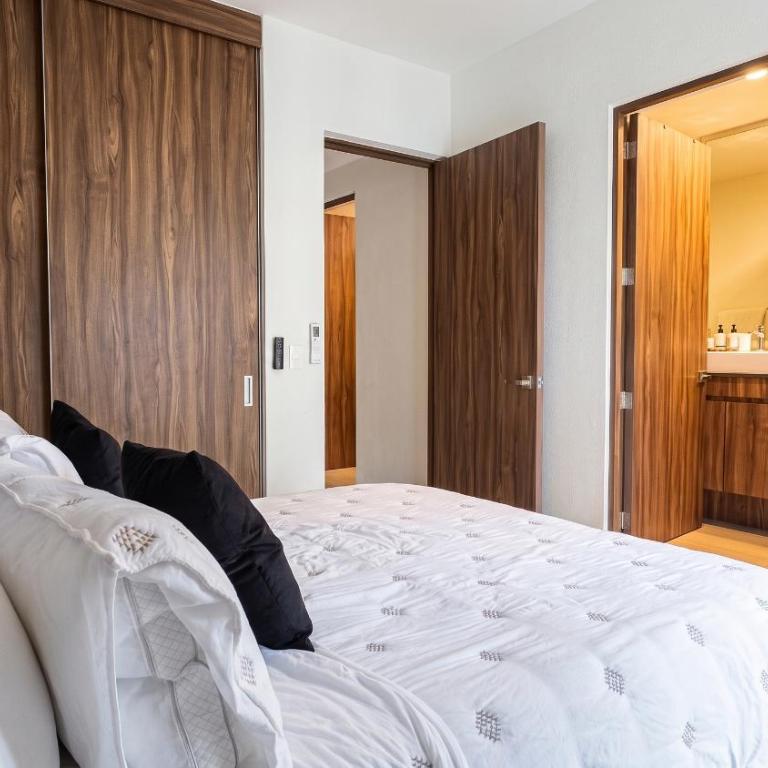 LUX 2-Storie 3-BDR , 3.5 Bath Penthouse - Three-Bedroom Apartment - High Floor - 16