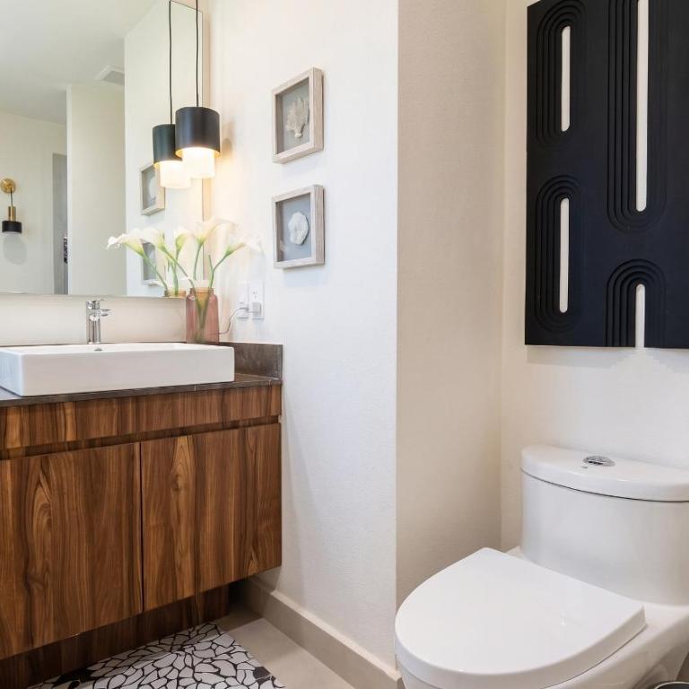 LUX 2-Storie 3-BDR , 3.5 Bath Penthouse - Three-Bedroom Apartment - High Floor - 28