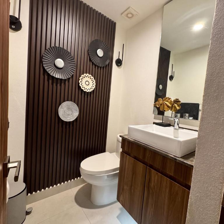 LUX 2-Storie 3-BDR , 3.5 Bath Penthouse - Three-Bedroom Apartment - High Floor - 36