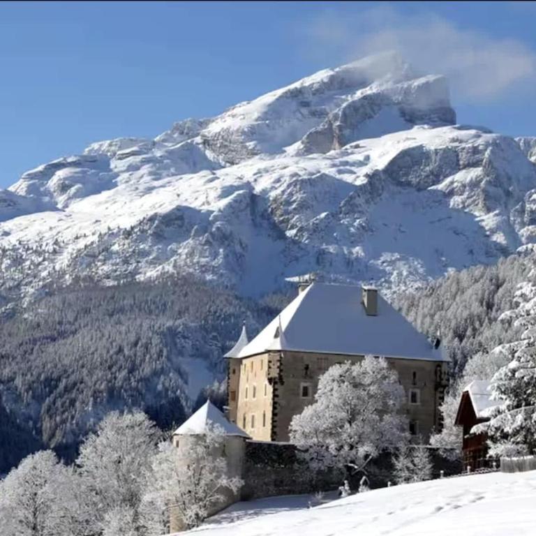 Luxury Chalet at the Foot of the Dolomites by the Castle - Apartamento - 1