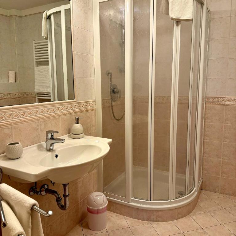 Luxury Chalet at the Foot of the Dolomites by the Castle - Apartamento - 11