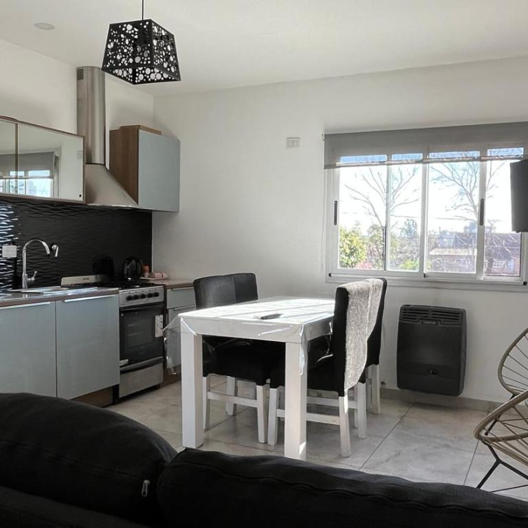 Travel Suites Ezeiza- 5 pax- Centro Eze- Shoppings a 8 min - Apartamento de 1 dormitorio - 1