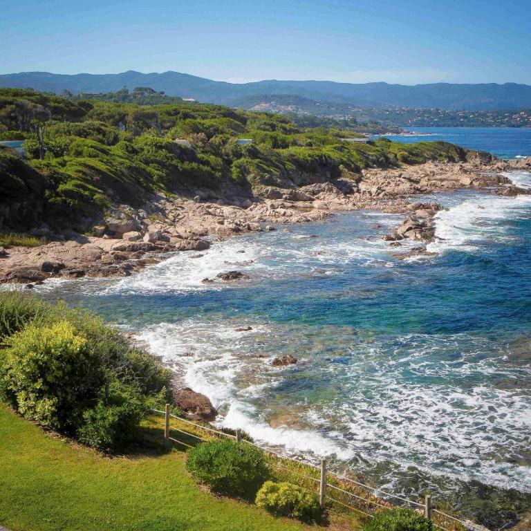 Sofitel Golfe d'Ajaccio Thalassa Sea & Spa - Suite Lit King-Size avec Terrasse - Vue sur Mer - 6