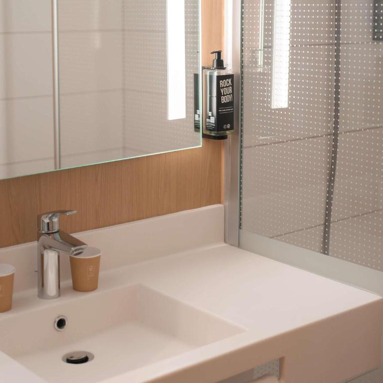 ibis Beziers Est Mediterranee A9/A75 - Chambre Double avec Canapé-Lit - 9