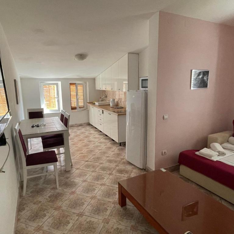 Apartments Minja S - Two-Bedroom Apartment with Balcony - 6