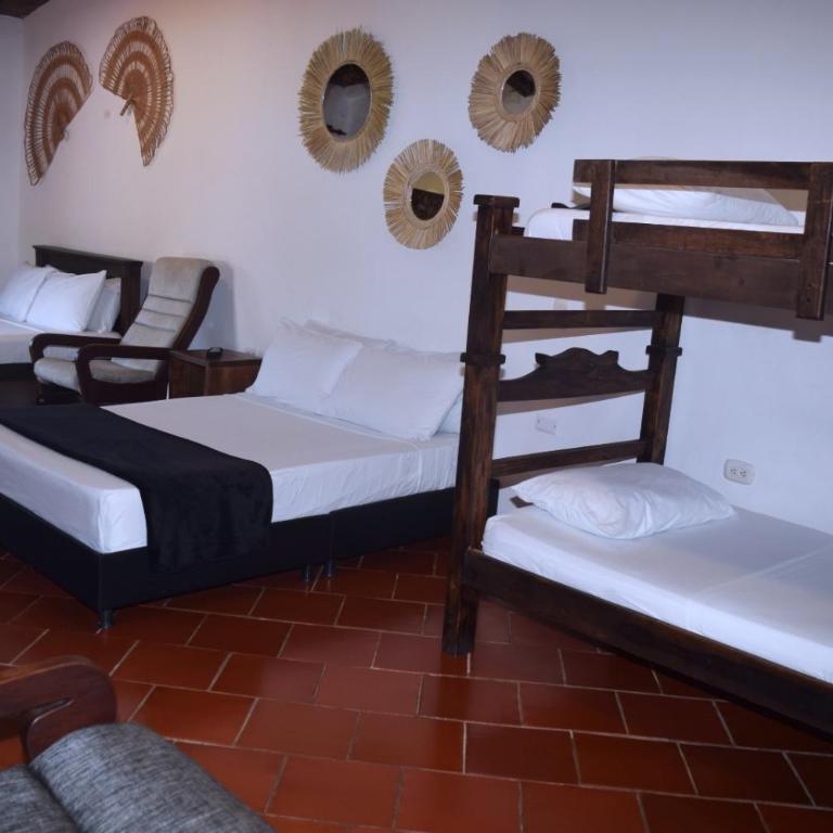 Hotel Campestre Palmas del Zamorano - Habitación Familiar con baño - 3