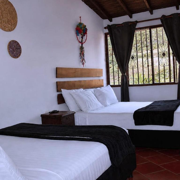 Hotel Campestre Palmas del Zamorano - Habitación cuádruple - 1