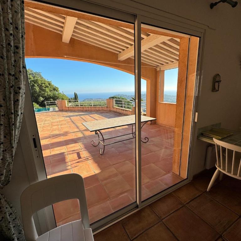 Beautiful villa with 180-degree sea views! - Villa - 12