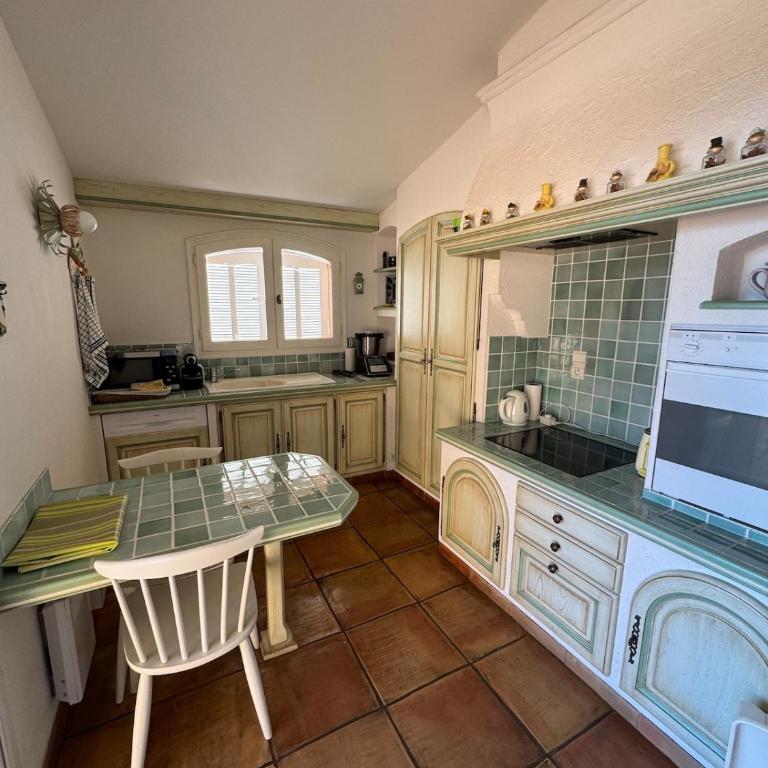 Beautiful villa with 180-degree sea views! - Villa - 15