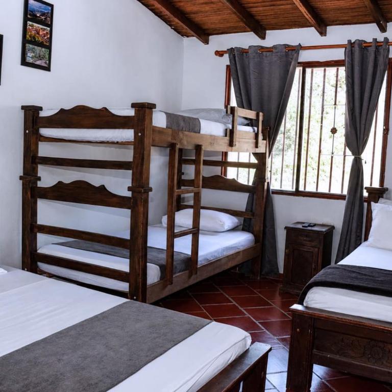 Hotel Campestre Palmas del Zamorano - Habitación Familiar Superior - 1