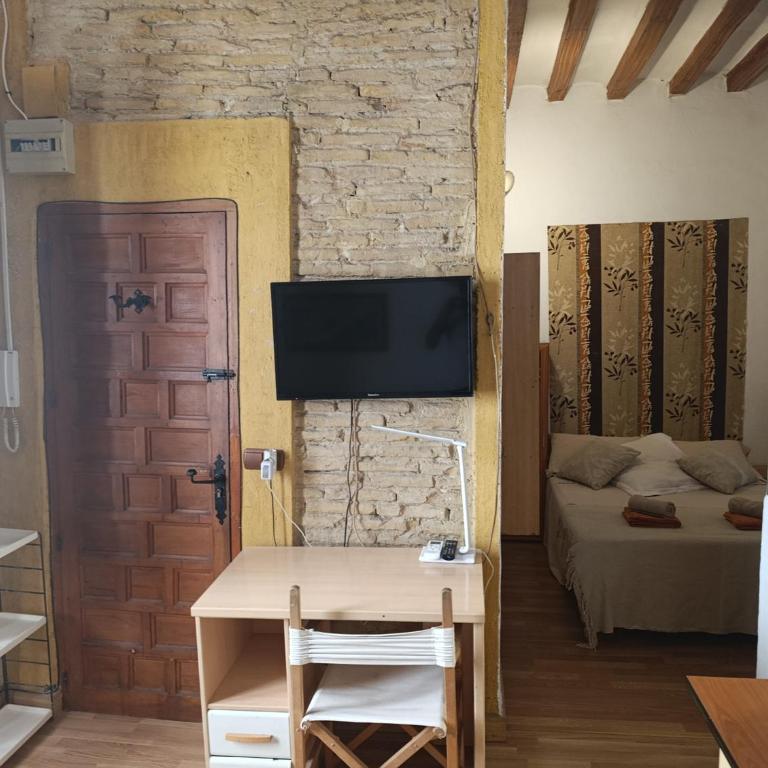 estudio muy centrico alicante , casco antiguo ,habitacion, salon comedor,pequeña cocina,baño ,balcon,air cond, - Appartement 1 Chambre - 5