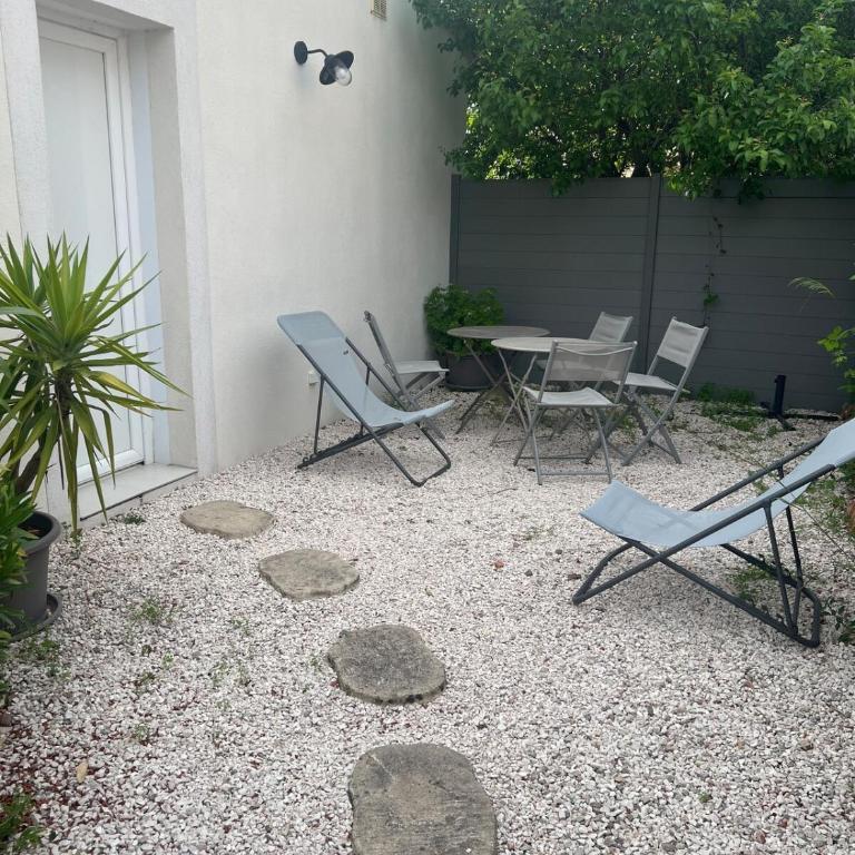 Charming 4-person apartment with garden - One-Bedroom Apartment - 1