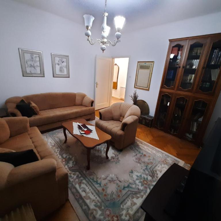 Apartman Meda Centar Drvenija Sarajevo - Three-Bedroom Apartment - 5