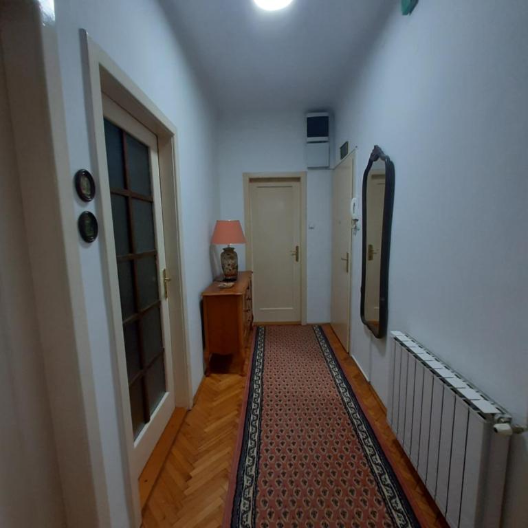 Apartman Meda Centar Drvenija Sarajevo - Three-Bedroom Apartment - 6