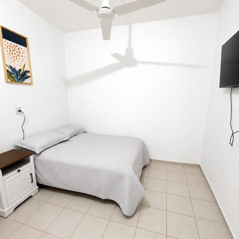 2-Bedroom Apartment with AC - 5 min from Malecón - Apartamento de 2 dormitorios - 6