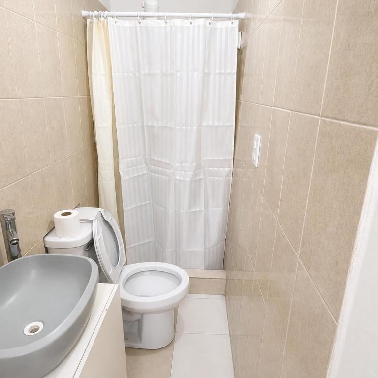 2-Bedroom Apartment with AC - 5 min from Malecón - Apartamento de 2 dormitorios - 10