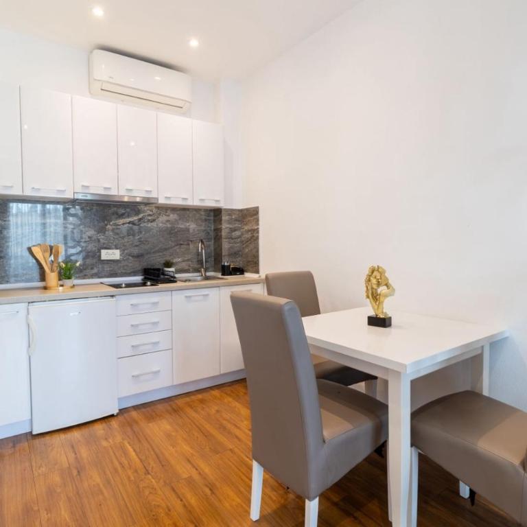 Arte Luxury Pool Apartmets - Apartment with Pool View - 26