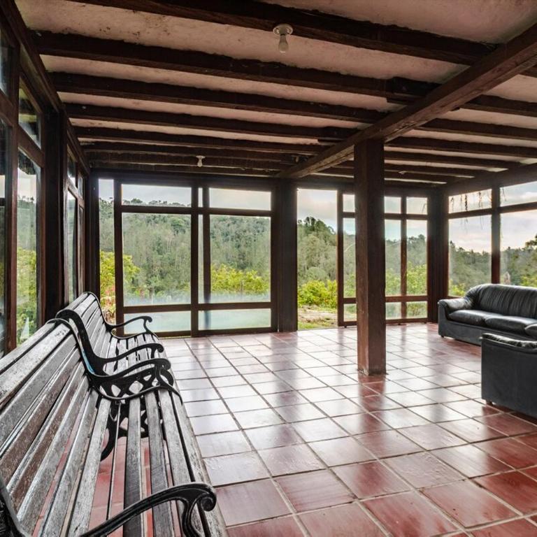 Casa con Vista a La Piedra y Acceso al lago - Four-Bedroom House - 5