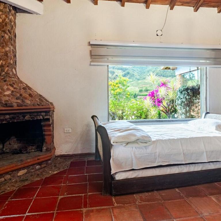 Casa con Vista a La Piedra y Acceso al lago - Four-Bedroom House - 13