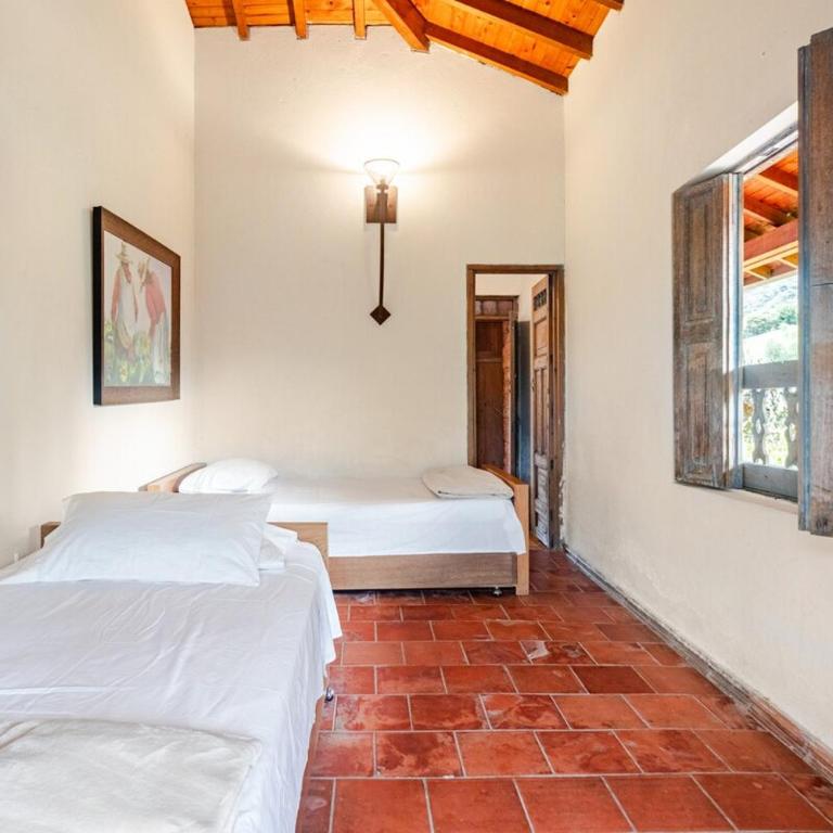 Casa con Vista a La Piedra y Acceso al lago - Four-Bedroom House - 16