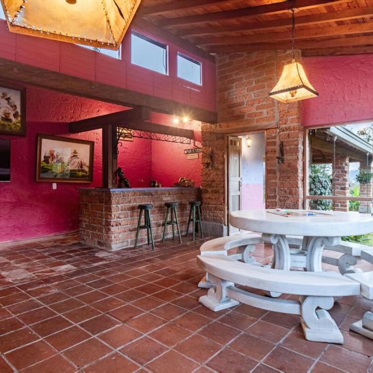 Casa con Vista a La Piedra y Acceso al lago - Four-Bedroom House - 32