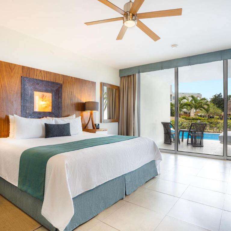 Secrets Aura Cozumel - Adults Only - Suite Junior Preferred Club frente a la playa con acceso directo al agua - Cama extragrande - 1