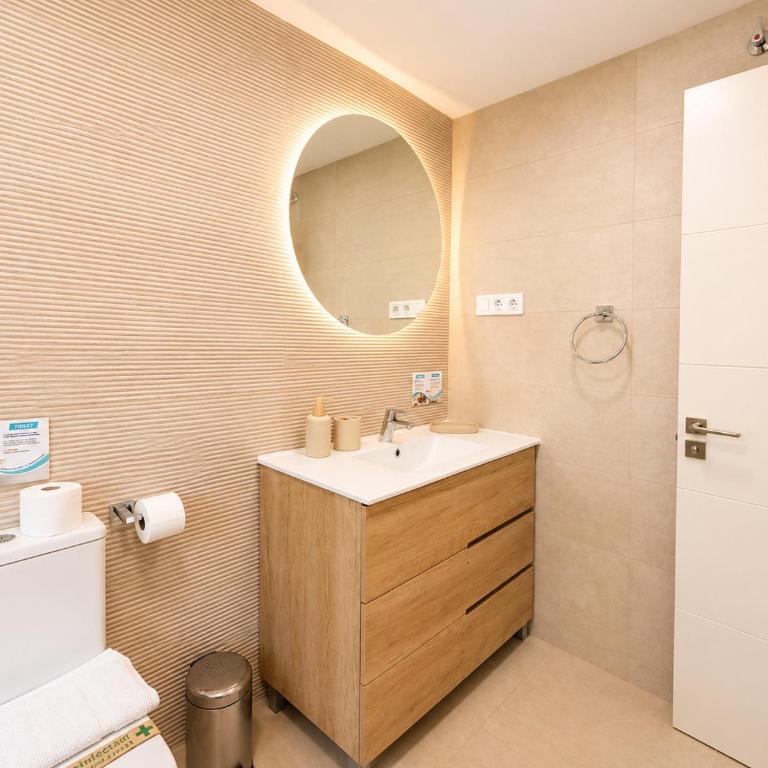 Apartamento con terraza y piscina en Puerto Marina - MISTRAL - Apartment mit 2 Schlafzimmern und Terrasse - 7