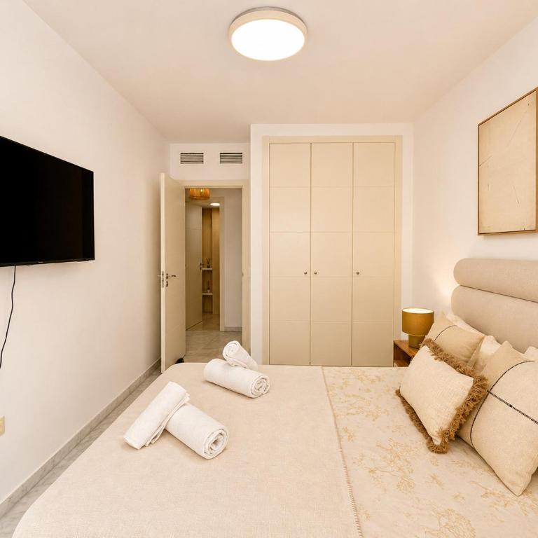 Apartamento con terraza y piscina en Puerto Marina - MISTRAL - Apartment mit 2 Schlafzimmern und Terrasse - 15