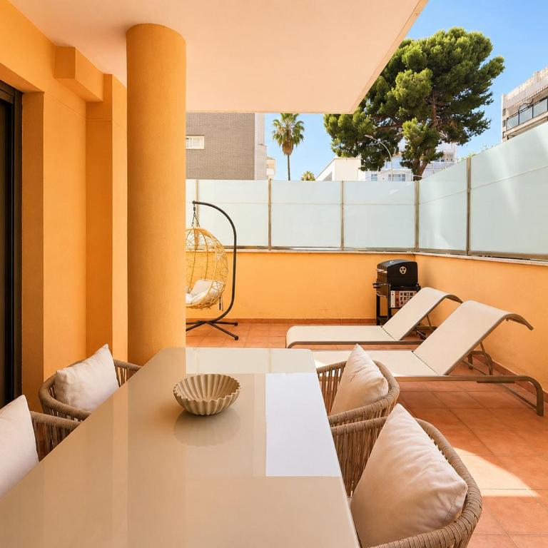 Apartamento con terraza y piscina en Puerto Marina - MISTRAL - Apartment mit 2 Schlafzimmern und Terrasse - 21