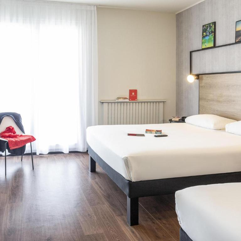 Ibis Centre Millau - Chambre Deluxe avec Lit Double et Lit Simple - 3