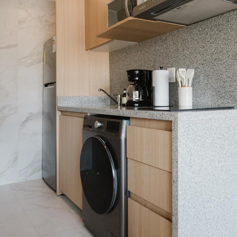 Praga Suites 10 King Bed, Fast WiFi & Comfort - Maison de Vacances - 25