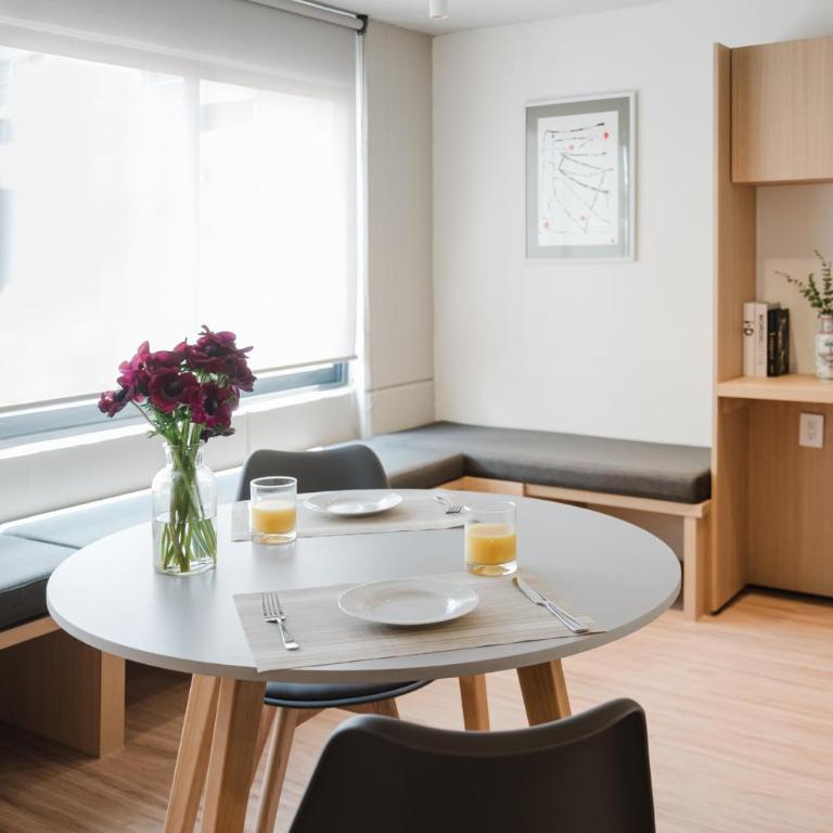 Praga Suites 10 King Bed, Fast WiFi & Comfort - Maison de Vacances - 20
