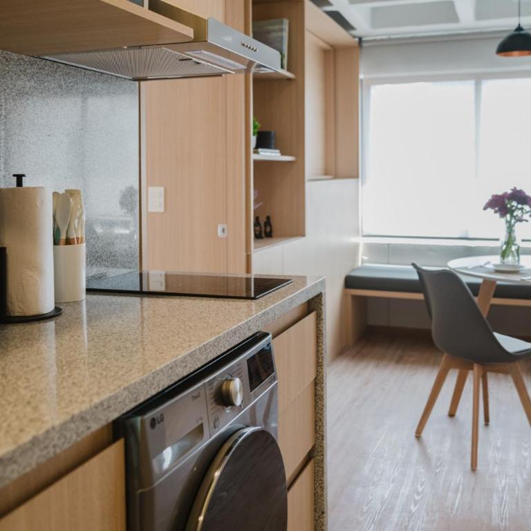 Praga Suites 10 King Bed, Fast WiFi & Comfort - Maison de Vacances - 16