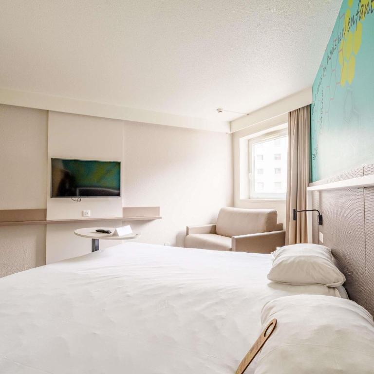 ibis Styles Strasbourg Stade de la Meinau - Standard Double Room and Sofa Bed - 4