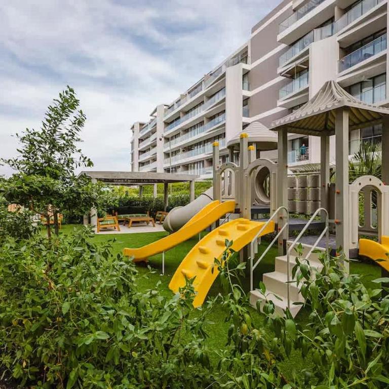 Beachfront Penthouse Spacious, Gym, Pool, 6PPL - Two-Bedroom Apartment - 24