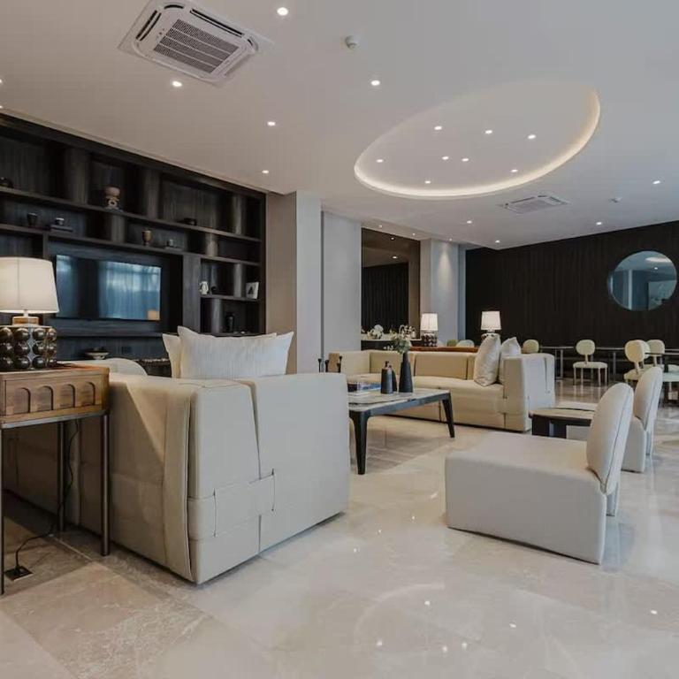 Beachfront Penthouse Spacious, Gym, Pool, 6PPL - Two-Bedroom Apartment - 42