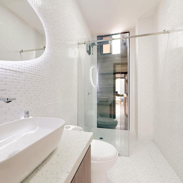 Diamond Beach Suite Pool Jacuzzi & Oceanfront - Apartment - 13