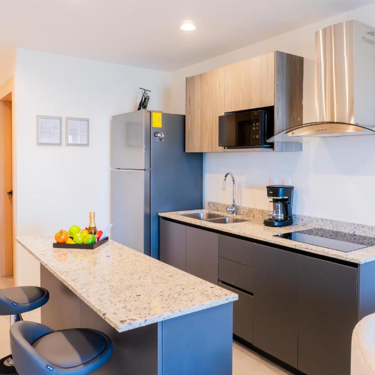 Departamento de lujo en Zona Dorada, Alberca Infinity, A 1 cuadra de la playa - Two-Bedroom Apartment with Balcony - 21