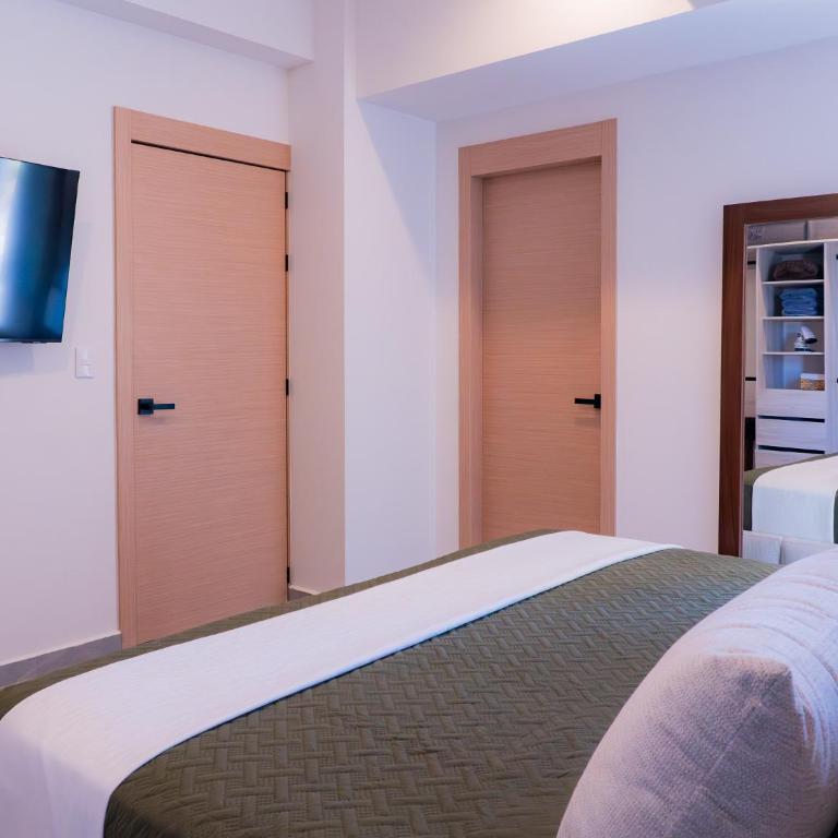 Departamento de lujo en Zona Dorada, Alberca Infinity, A 1 cuadra de la playa - Two-Bedroom Apartment with Balcony - 17