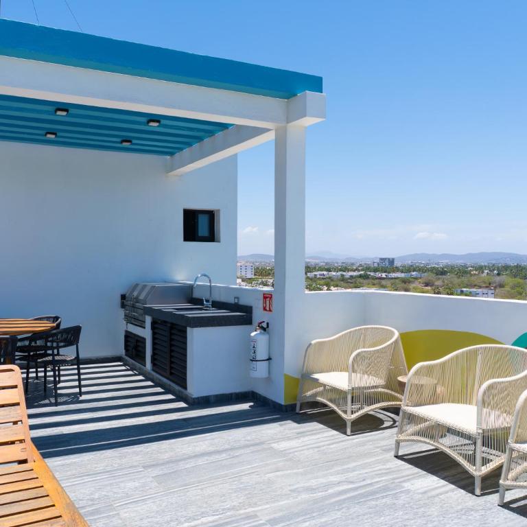 Departamento de lujo en Zona Dorada, Alberca Infinity, A 1 cuadra de la playa - Two-Bedroom Apartment with Balcony - 32
